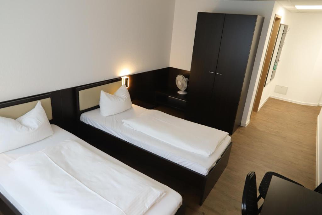 Postel nebo postele na pokoji v ubytování Hotel am Südtor