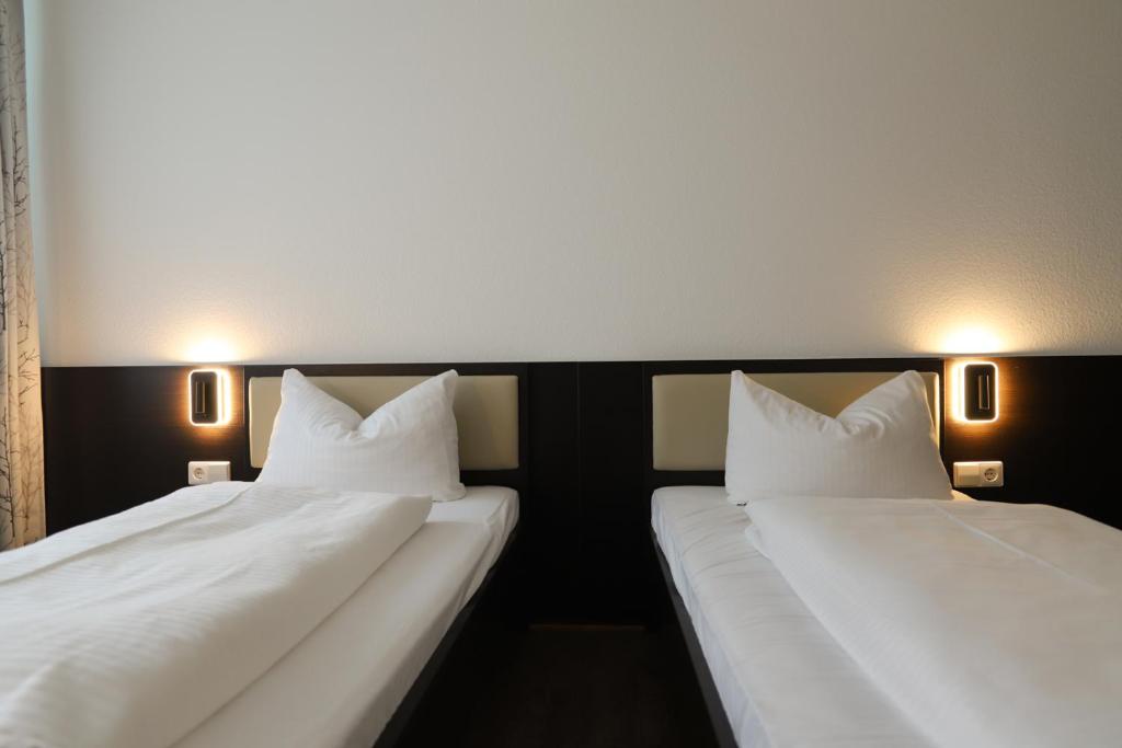 Postel nebo postele na pokoji v ubytování Hotel am Südtor