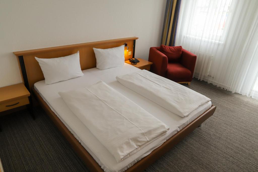 Postel nebo postele na pokoji v ubytování Hotel am Südtor