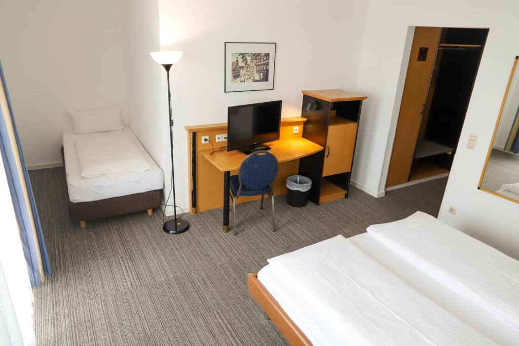 Postel nebo postele na pokoji v ubytování Hotel am Südtor