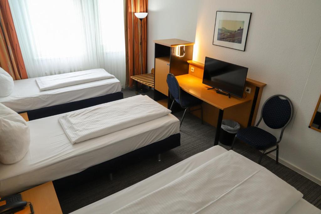 Postel nebo postele na pokoji v ubytování Hotel am Südtor