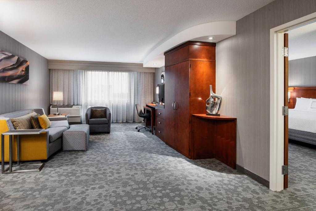 Courtyard by Marriott Edmonton West - Resim 25