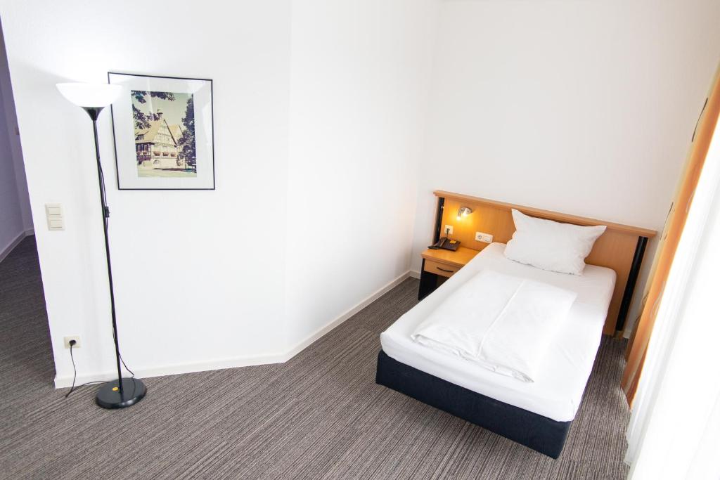 Postel nebo postele na pokoji v ubytování Hotel am Südtor