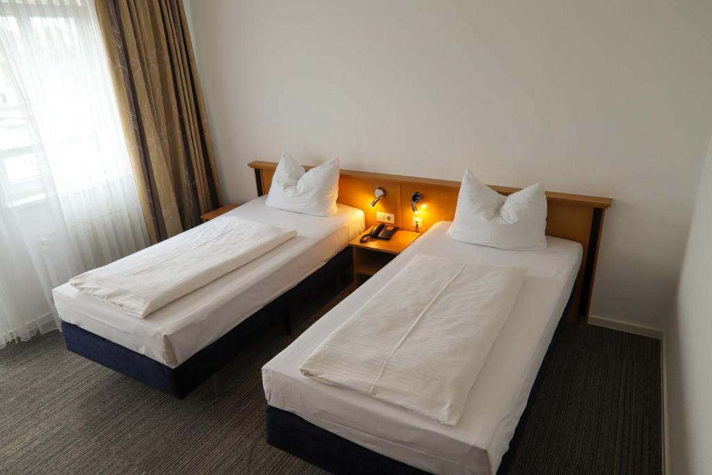 Postel nebo postele na pokoji v ubytování Hotel am Südtor