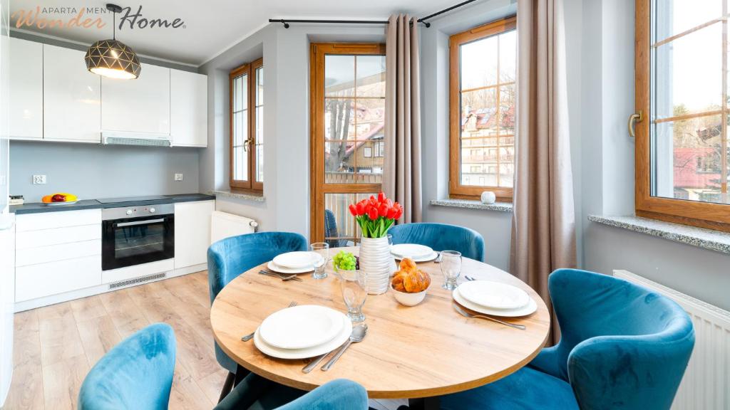 Kuchyňa alebo kuchynka v ubytovaní Wonder Home - Apartamenty położone blisko deptaka, licznych restauracji i sklepów
