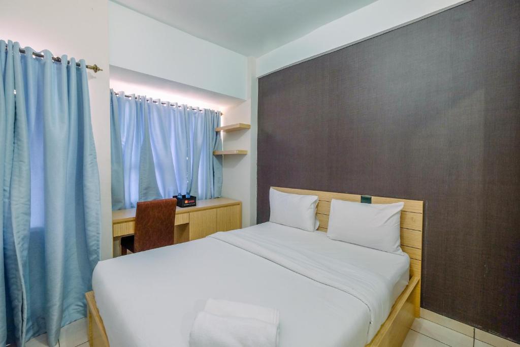 Ένα ή περισσότερα κρεβάτια σε δωμάτιο στο Comfy and Modern Margonda Residence 5 Studio Apartment By Travelio