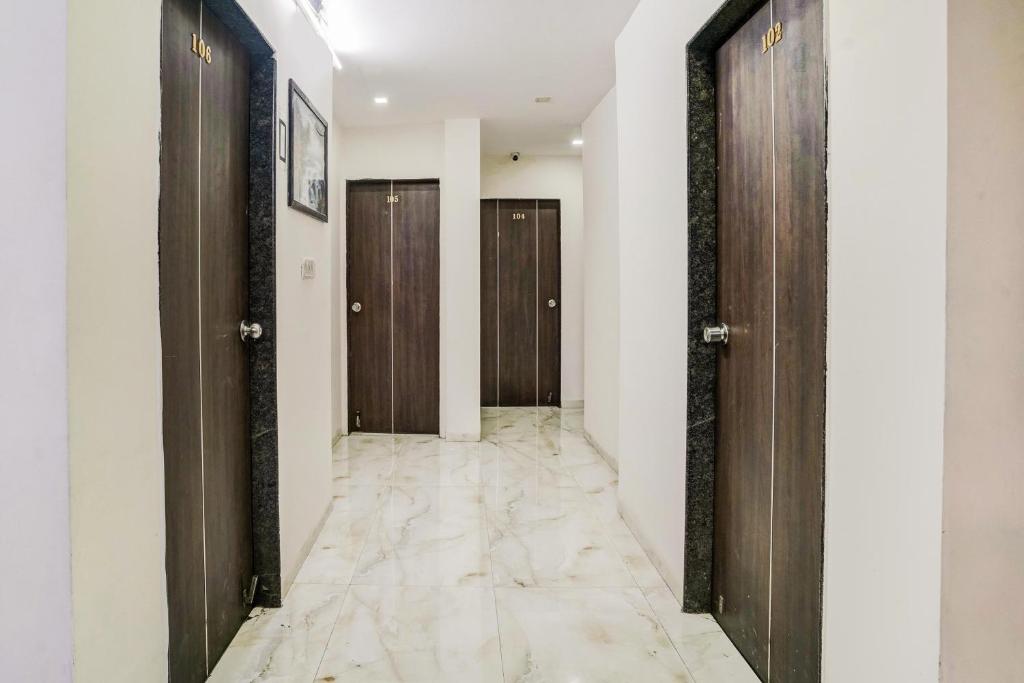 Fotografie z fotogalerie ubytování Hotel O Nashik Near Vijay Mamta Theatre Formerly Sahara Inn v destinaci Nášik