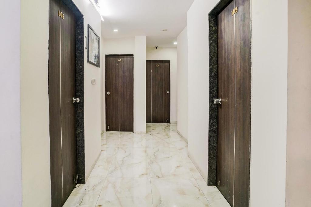 Fotografie z fotogalerie ubytování Hotel O Nashik Near Vijay Mamta Theatre Formerly Sahara Inn v destinaci Nášik