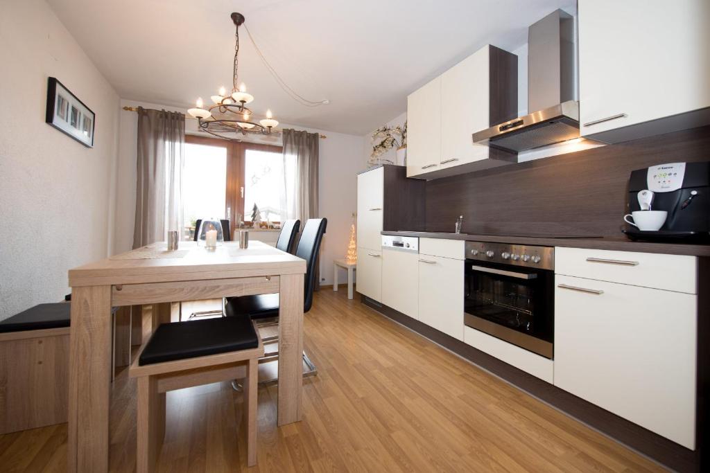 Kuchyň nebo kuchyňský kout v ubytování Alpen Appartements Marlene
