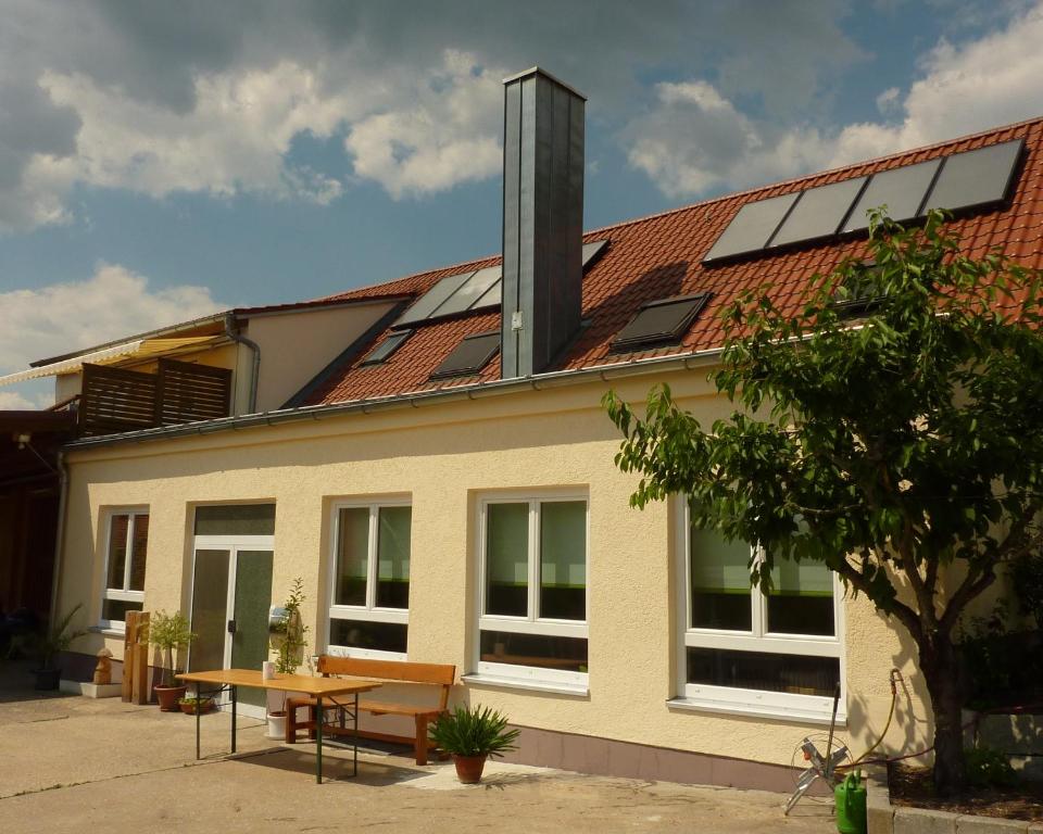 a house with solar panels on the roof at Ferienwohnung Willner in Kastl