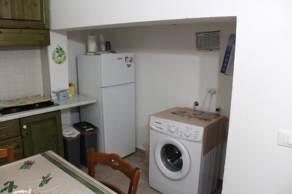 A kitchen or kitchenette at casa salusa