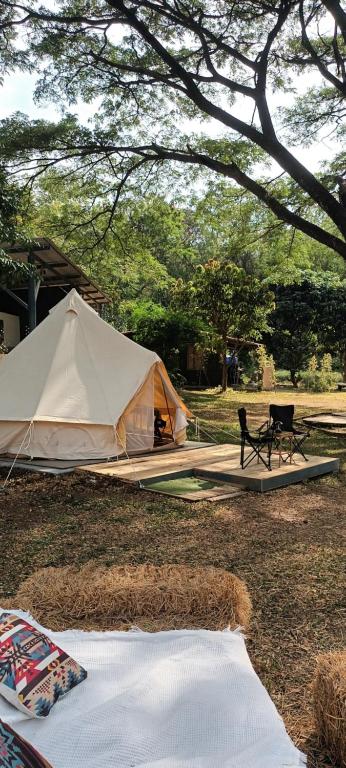 Κήπος έξω από το Glamping tent fan room