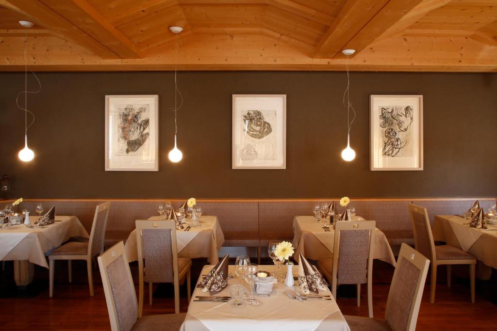 Restaurace v ubytování Hotel Am Reschensee
