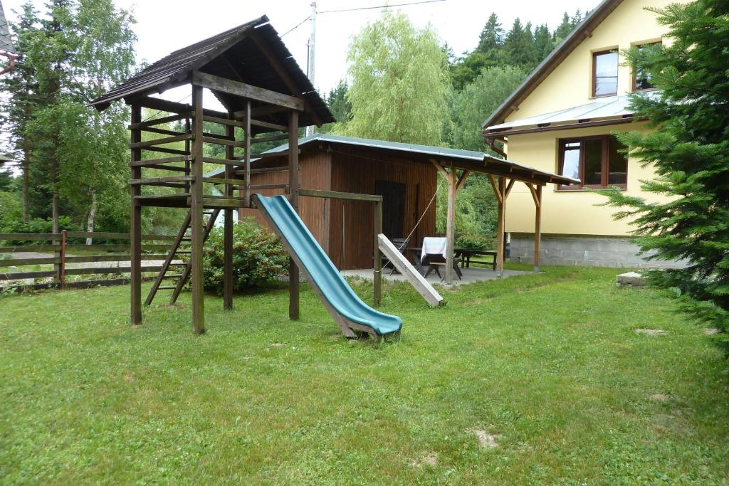 Herní místnost nebo prostor pro děti v ubytování Pod Sněžníkem