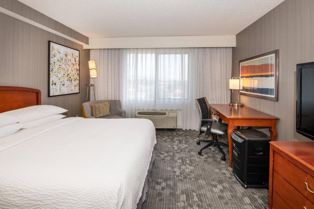Courtyard by Marriott Newark Silicon Valley - Queen Room With Two Queen Beds - Allergy Friendly