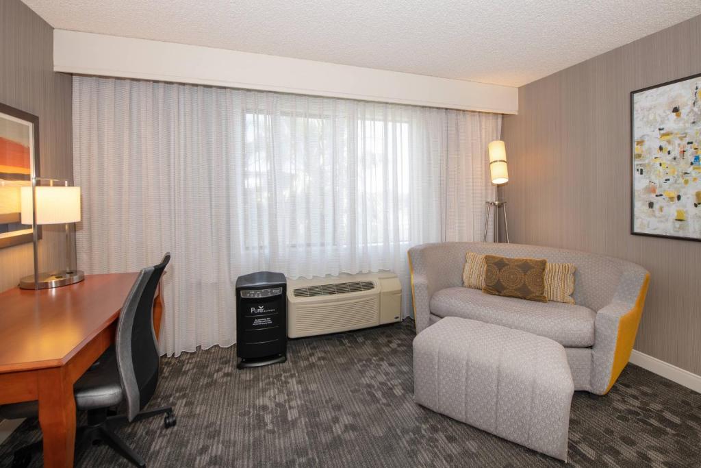 Courtyard by Marriott Newark Silicon Valley photo