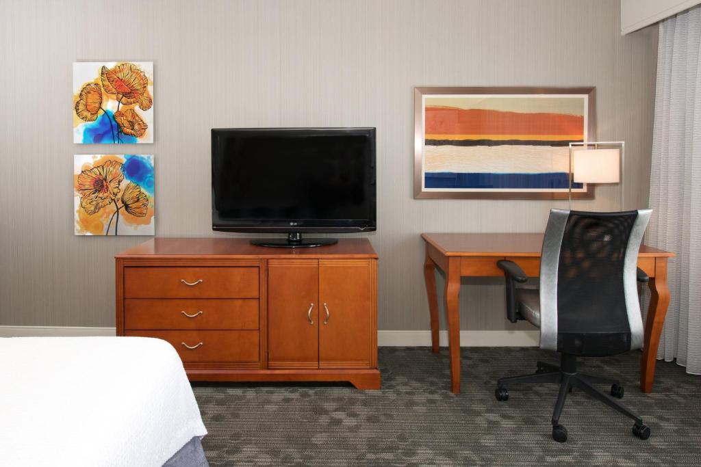 Courtyard by Marriott Newark Silicon Valley photo