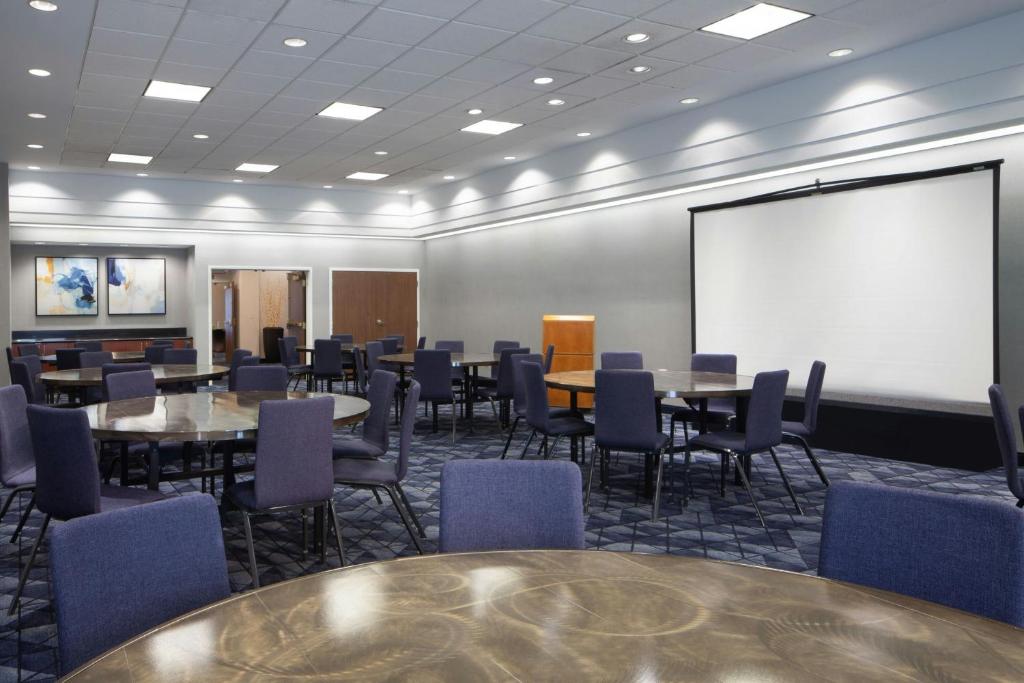 Courtyard by Marriott Newark Silicon Valley photo