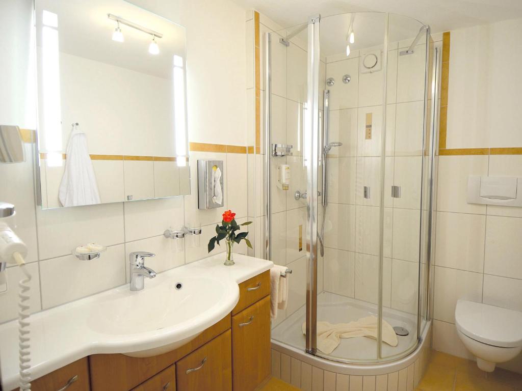 Koupelna v ubytování Hotel Waldlust
