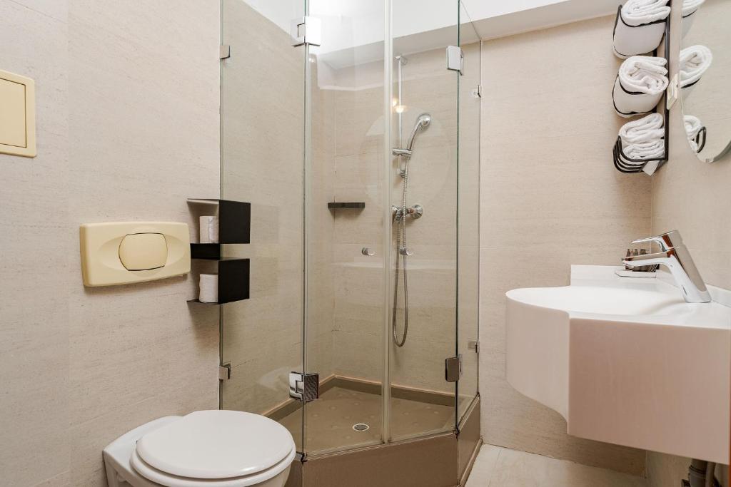 Koupelna v ubytování Crystal Palace Hotel