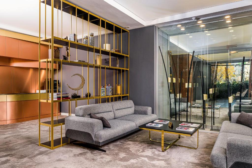 Posezení v ubytování Crystal Palace Hotel