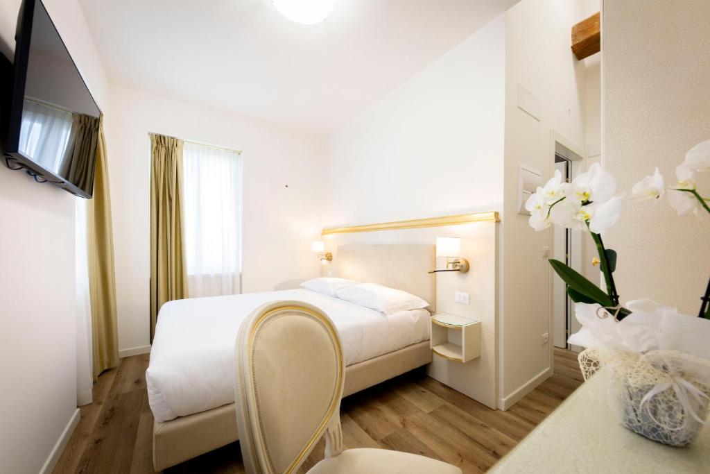 Postel nebo postele na pokoji v ubytování Hotel Ai Dogi
