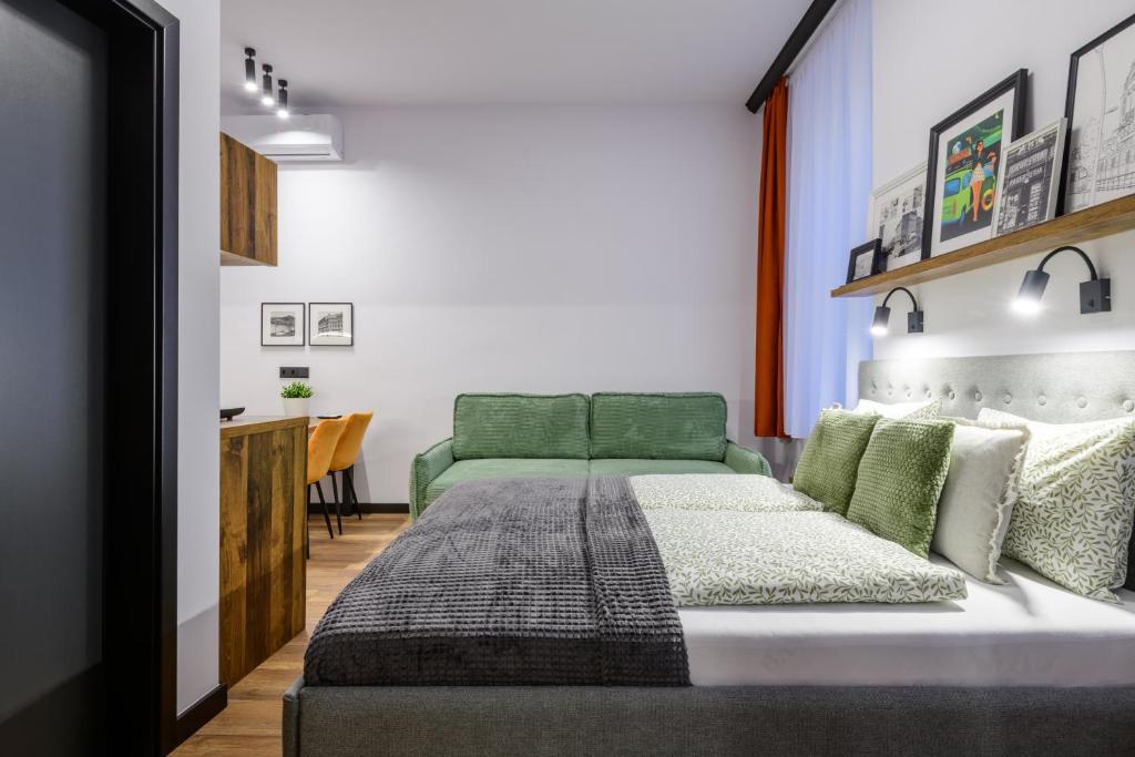 
Standard Triple Studio
