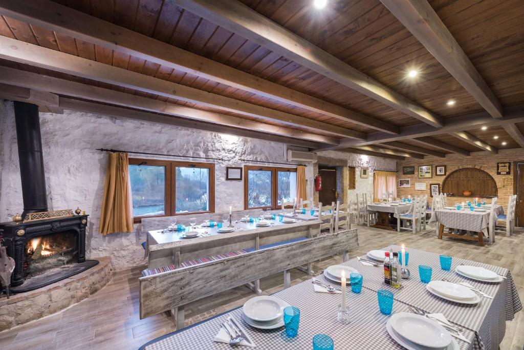 Hostal Avenjúcar - 湖景家庭间