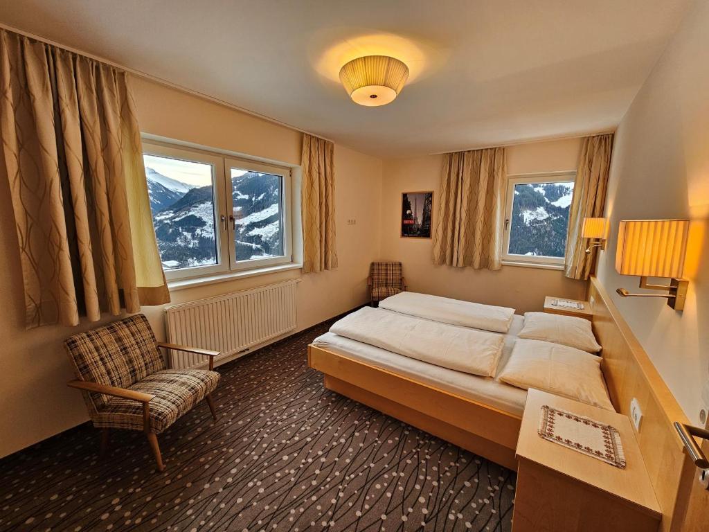 Postel nebo postele na pokoji v ubytování Berggasthaus Steinerkogl