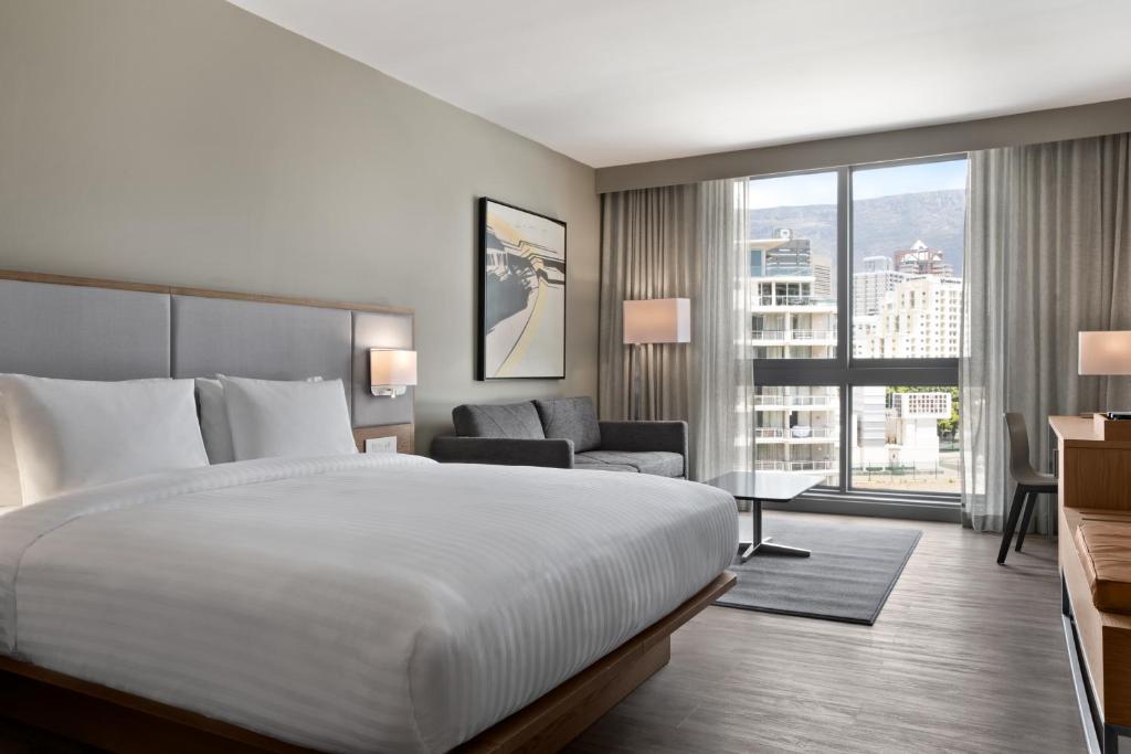 AC Hotel by Marriott Cape Town Waterfront 3