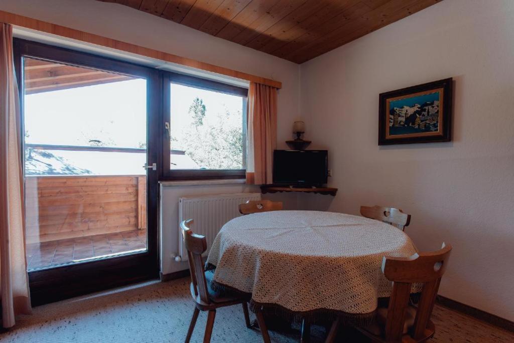 Televízia a/alebo spoločenská miestnosť v ubytovaní Haus ANNELIES Top 1 by MoniCare