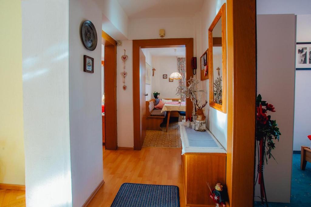 A bed or beds in a room at Appartement ERIKA by MoniCare (Haus Claudia)