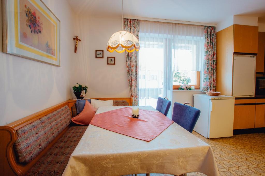 A seating area at Appartement ERIKA by MoniCare (Haus Claudia)