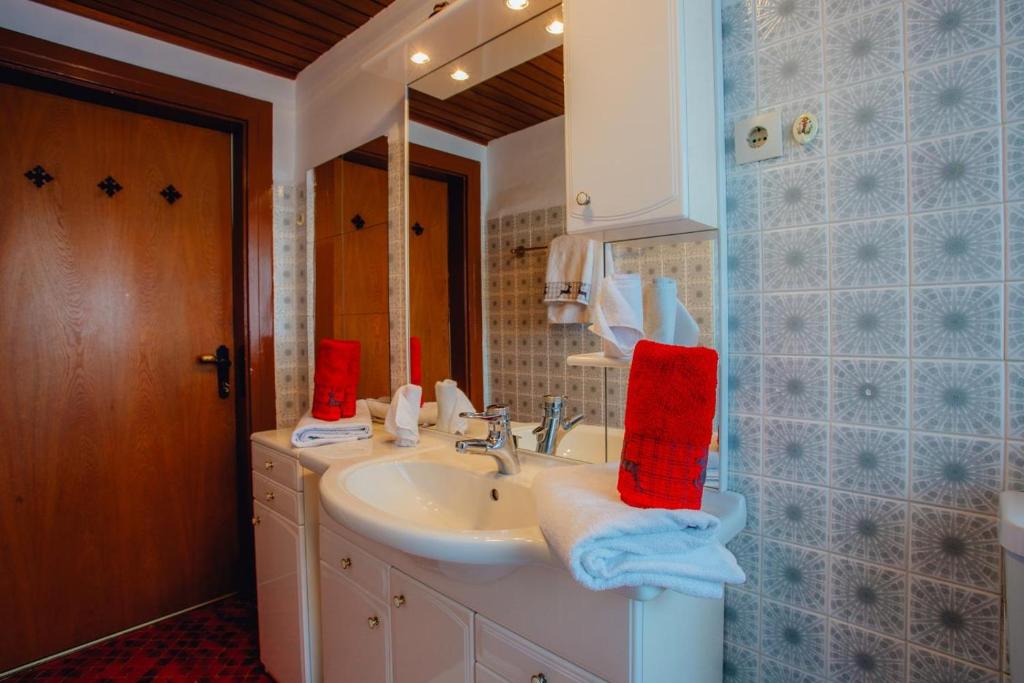 A bathroom at Appartement ERIKA by MoniCare (Haus Claudia)