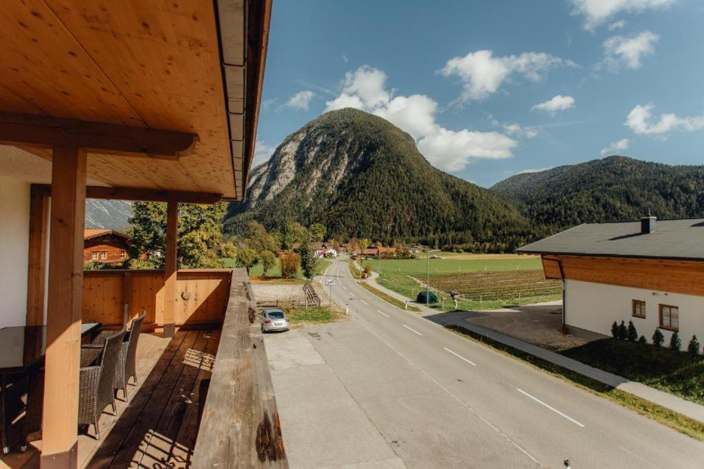 A general mountain view or a mountain view taken from Az apartmant