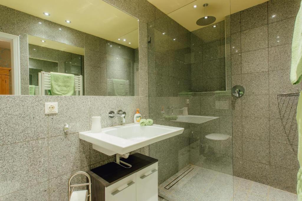 A bathroom at Appartement MONTY by MoniCare (Alpenresidenz Tirolia)