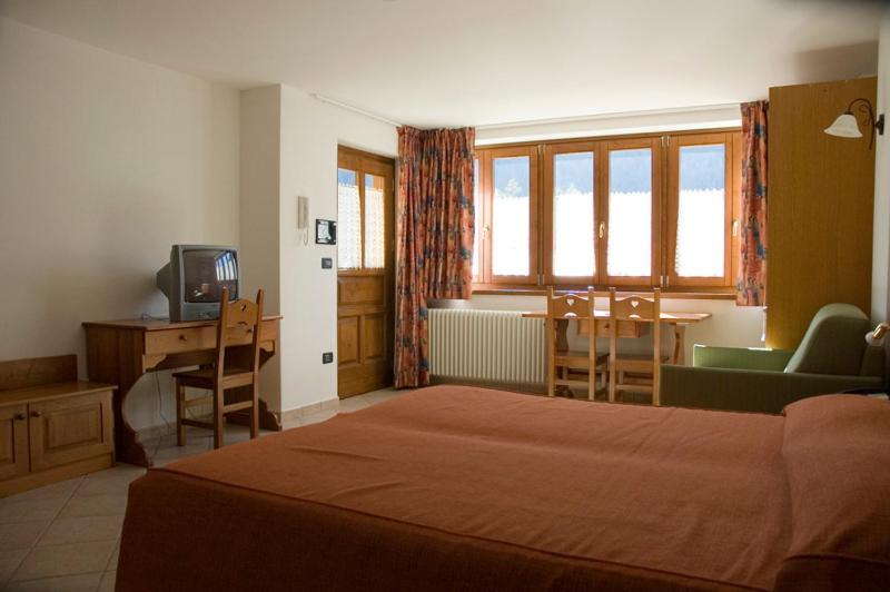 TV a/nebo společenská místnost v ubytování Hotel Beau Site