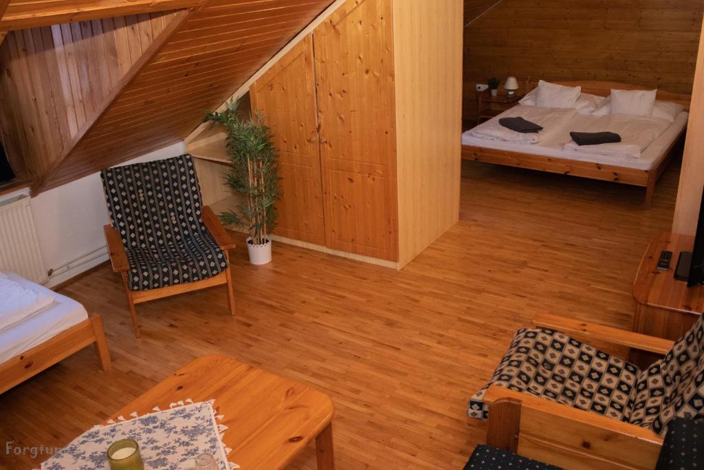 Postel nebo postele na pokoji v ubytování Katalinkert Panzió