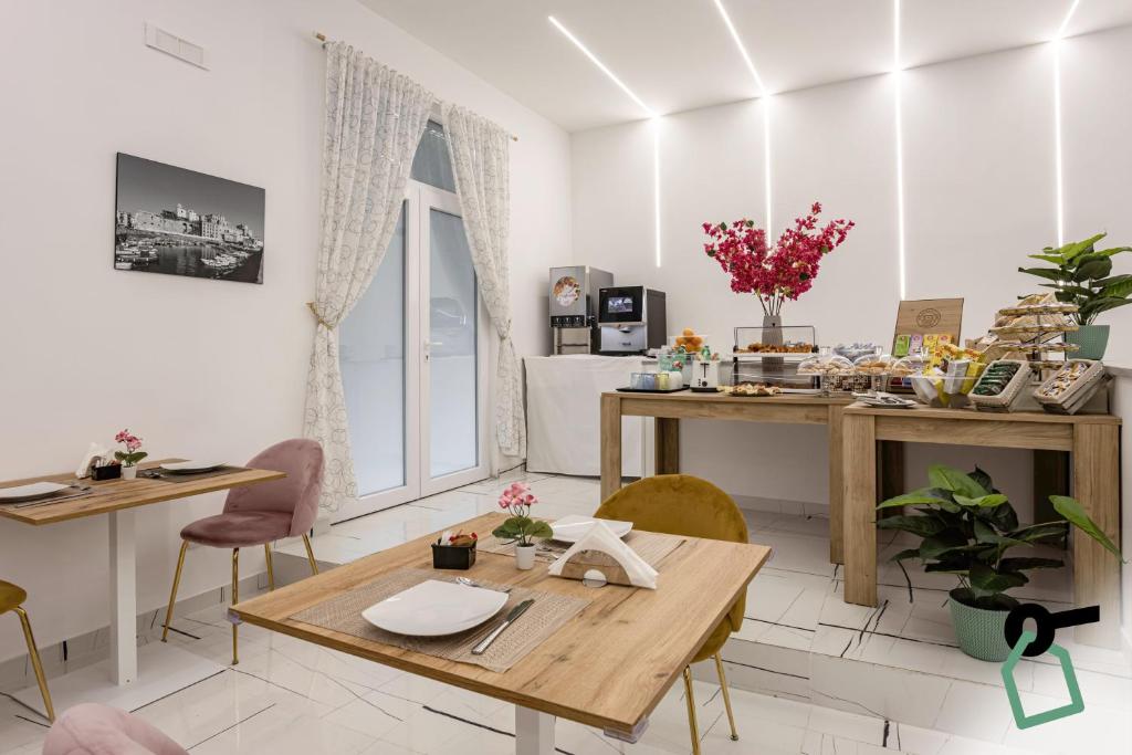 HOTIDAY Room Collection - Napoli Duomo - Resim 5