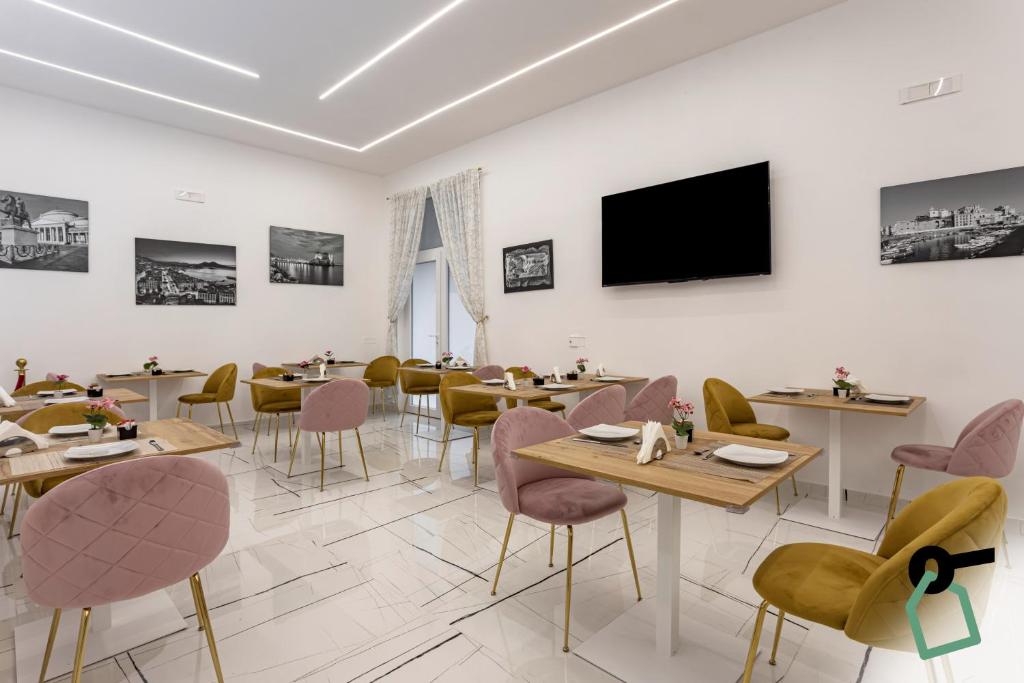 HOTIDAY Room Collection - Napoli Duomo - Resim 26