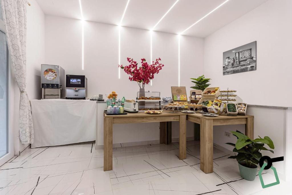 HOTIDAY Room Collection - Napoli Duomo - Resim 30