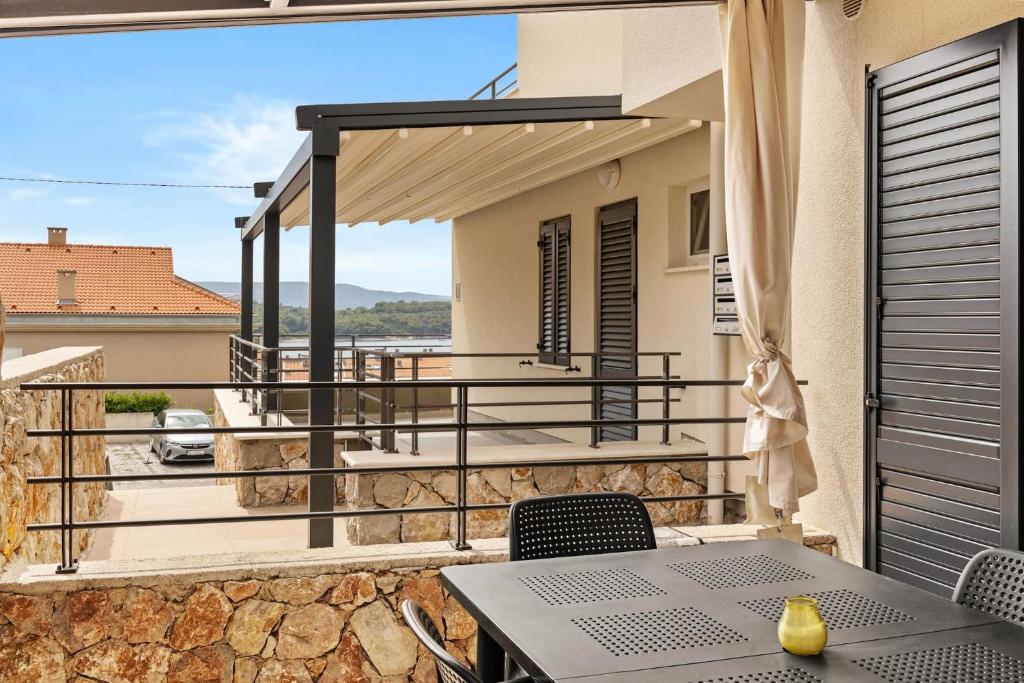 Balkón nebo terasa v ubytování Crepsa Paradise with Jacuzzi - Couple Getaway
