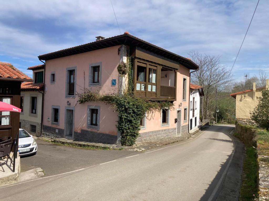 a house on the side of a road at La Ayalga casa de campo Selnatur in Ardisana