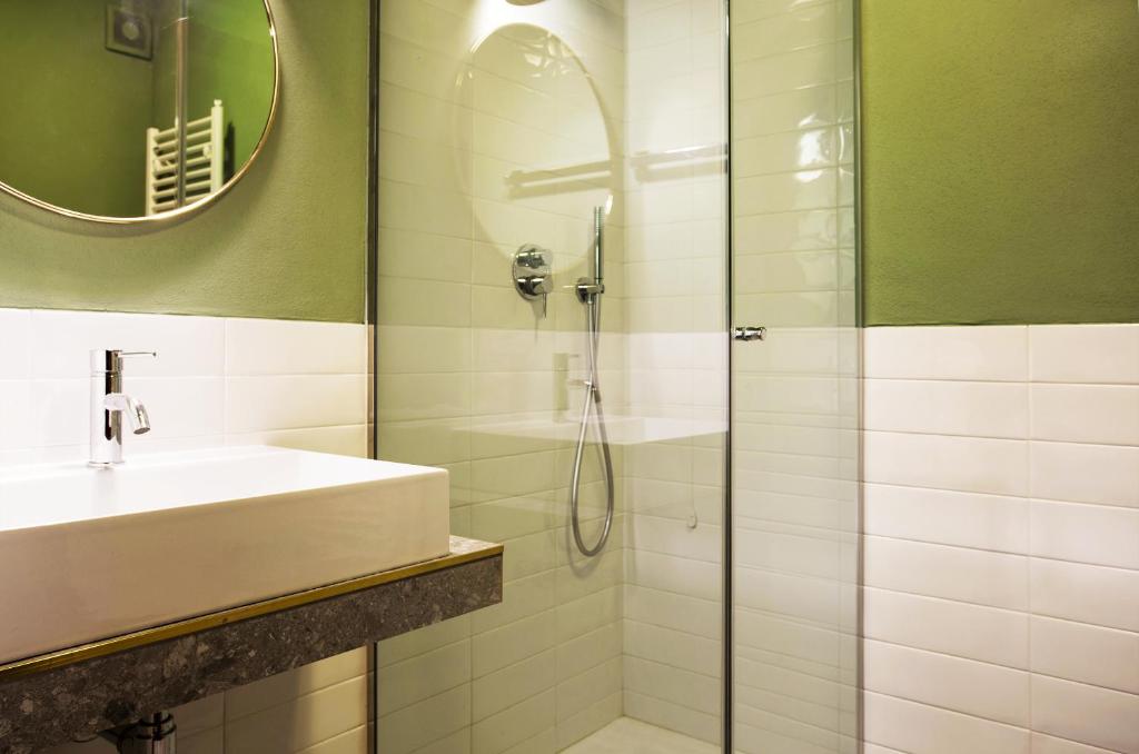 A bathroom at Domus Plinii 1792 Suites