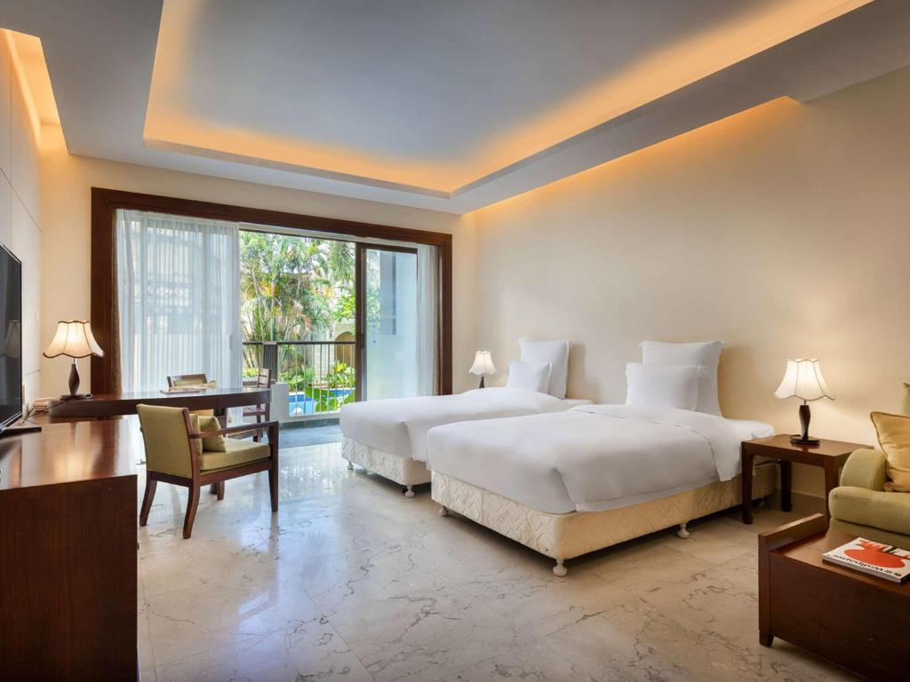 Postel nebo postele na pokoji v ubytování Pullman Sanya Yalong Bay Villas & Resort