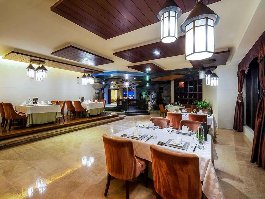 Restaurace v ubytování Pullman Sanya Yalong Bay Villas & Resort