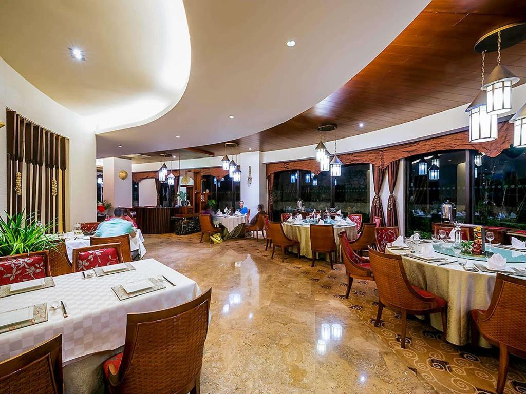 Restaurace v ubytování Pullman Sanya Yalong Bay Villas & Resort