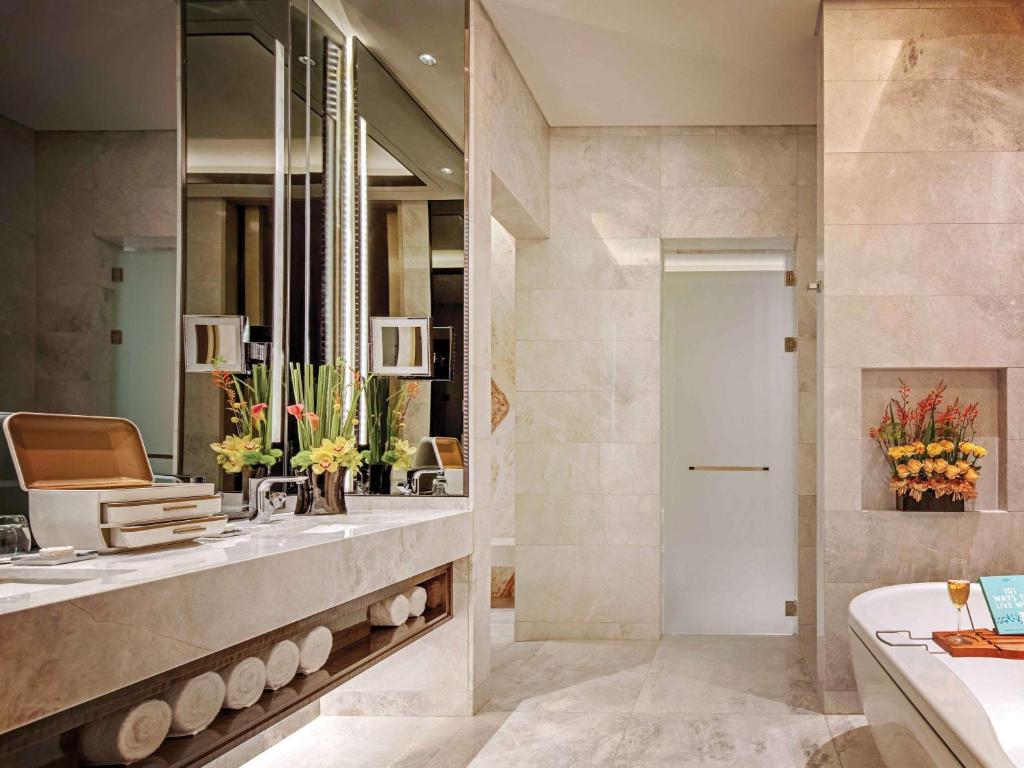 Sofitel Singapore City Centre的一间浴室