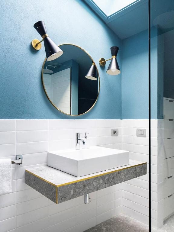 A bathroom at Domus Plinii 1792 Suites