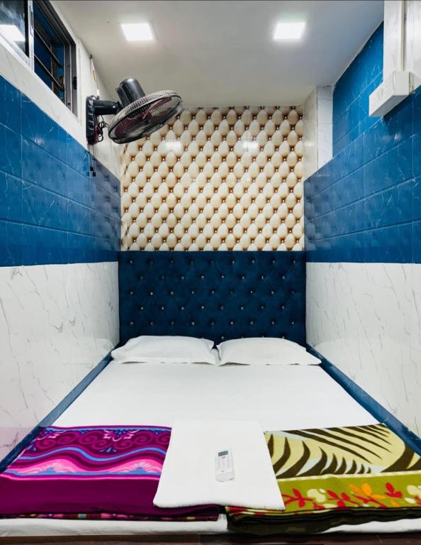 Postel nebo postele na pokoji v ubytování RR Guest House